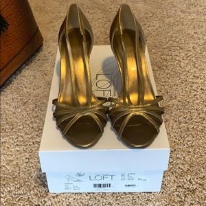 Ann Taylor loft gold sandal